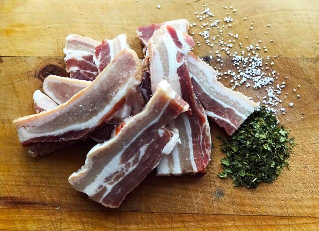 Svinebrystflæsk u/ben i skiver frost 15mm